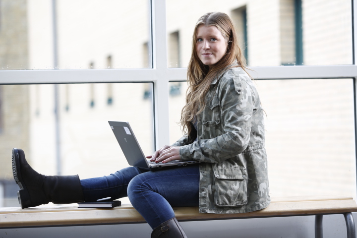 Regeringen har gett Skolverket i uppdrag att komma med förslag till påbyggbara yrkespaket där elever ska kunna tillgodogöra sig delar av ett yrkesprogram. Senare i livet ska de kunna komplettera till en fullständig gymnasieexamen inom ramen för den kommunala vuxenutbildningen.